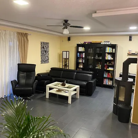 Familienhaus Mit Garten, Terrasse & Grill