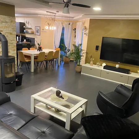 Familienhaus Mit Garten, Terrasse & Grill Hébergement de vacances *