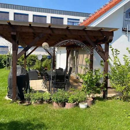 Familienhaus Mit Garten, Terrasse & Grill Hébergement de vacances *
