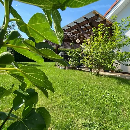 Familienhaus Mit Garten, Terrasse & Grill Hébergement de vacances