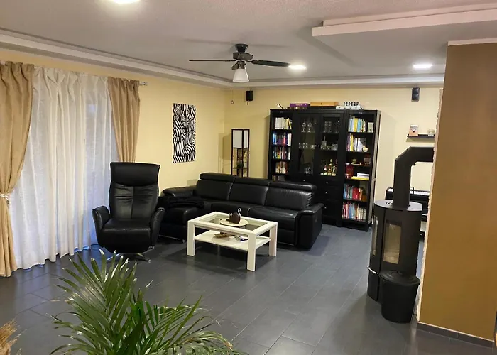 Familienhaus Mit Garten, Terrasse & Grill