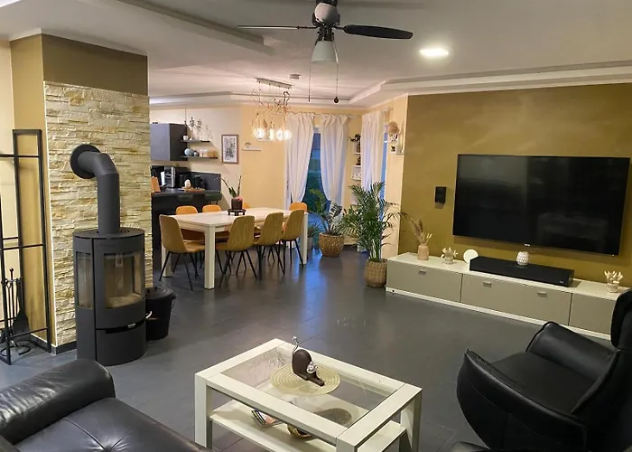 Дом отдыха Familienhaus Mit Garten, Terrasse & Grill