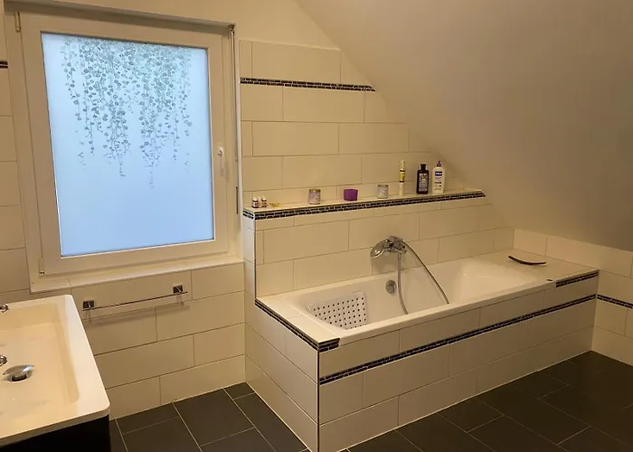 Дом отдыха Familienhaus Mit Garten, Terrasse & Grill Грайфсвальд